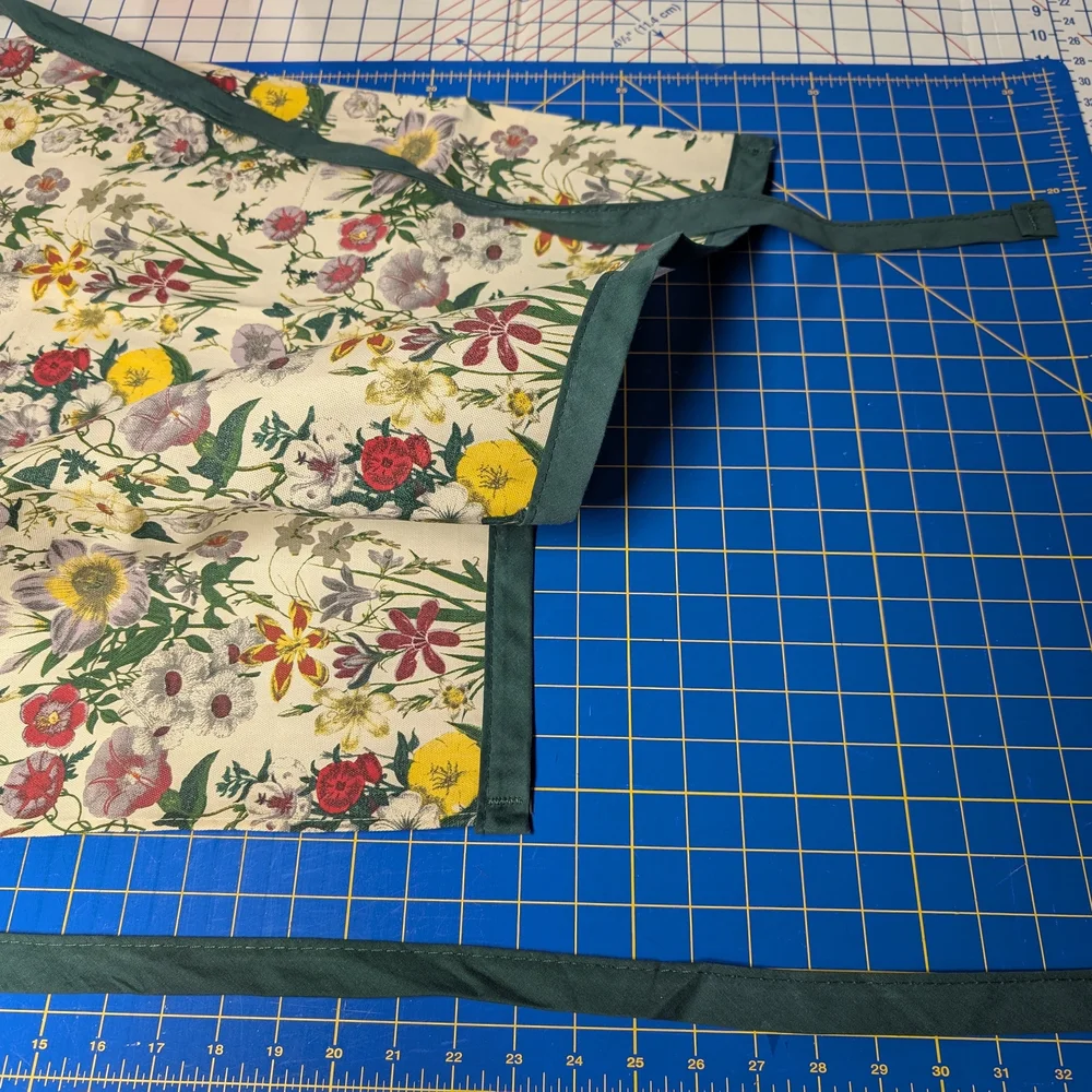 Chic Botanical Apron with Green Straps Smithsonian Institution
